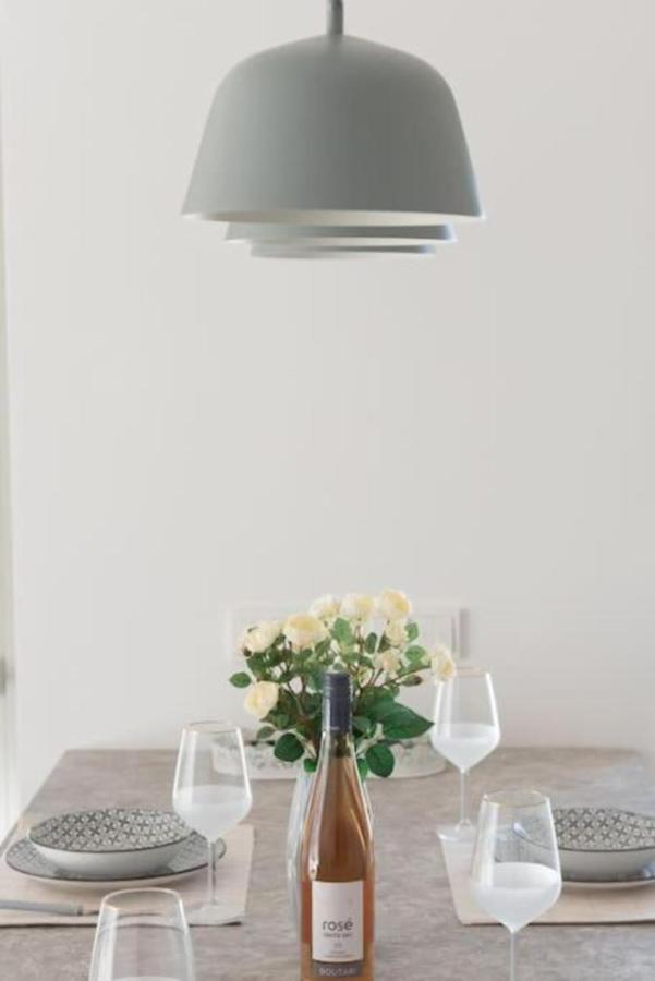 Bright Apartment In The New Building Athen Eksteriør billede
